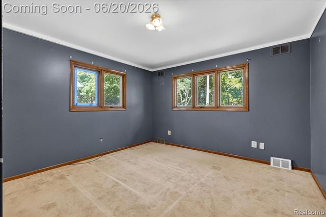 28013 Roan Drive, Warren, MI 48093