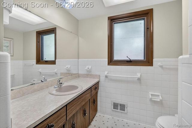 28013 Roan Drive, Warren, MI 48093