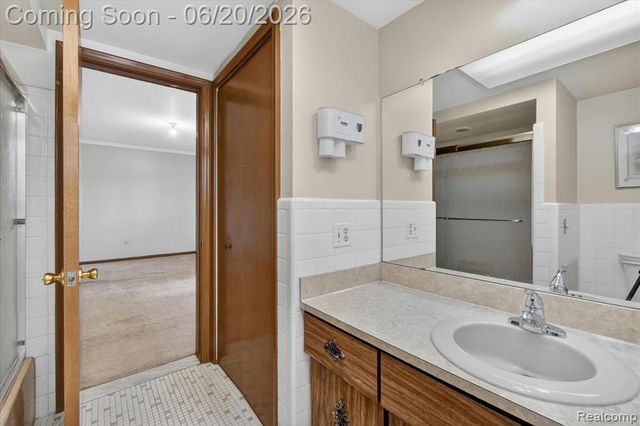 28013 Roan Drive, Warren, MI 48093