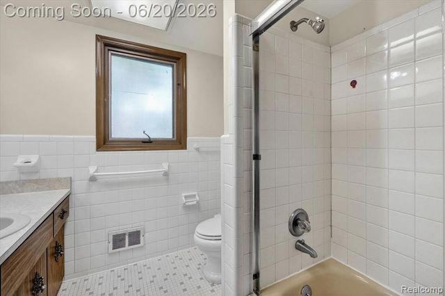 28013 Roan Drive, Warren, MI 48093