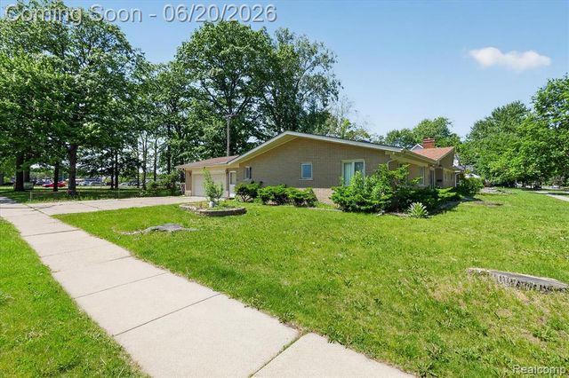 28013 Roan Drive, Warren, MI 48093