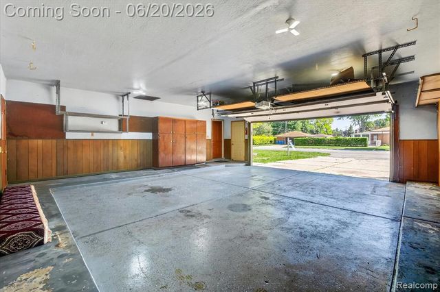28013 Roan Drive, Warren, MI 48093