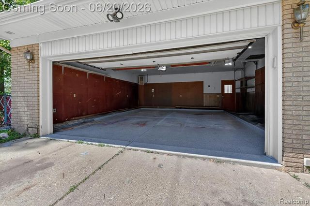 28013 Roan Drive, Warren, MI 48093