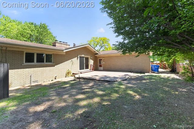 28013 Roan Drive, Warren, MI 48093