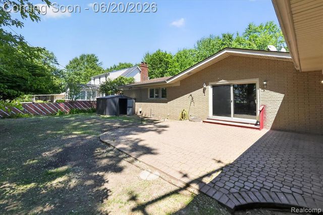 28013 Roan Drive, Warren, MI 48093