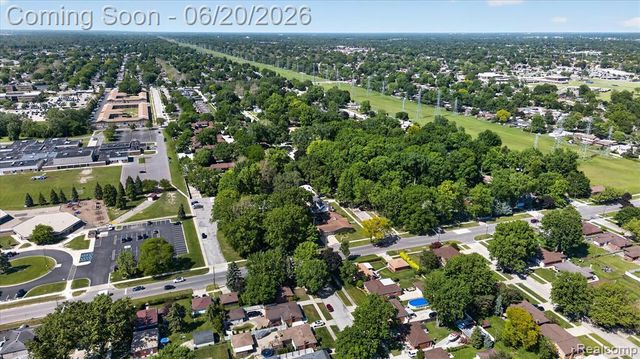 28013 Roan Drive, Warren, MI 48093