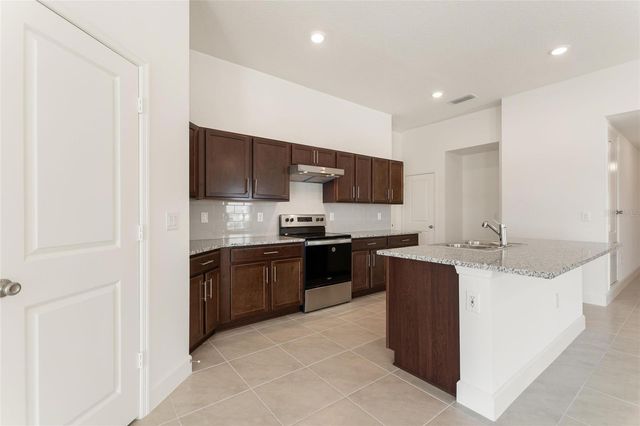 9239 WESTSIDE HILLS DR, Davenport, FL 33896