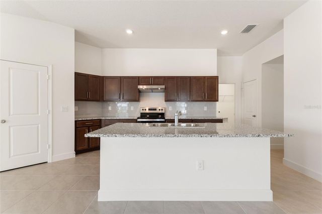 9239 WESTSIDE HILLS DR, Davenport, FL 33896