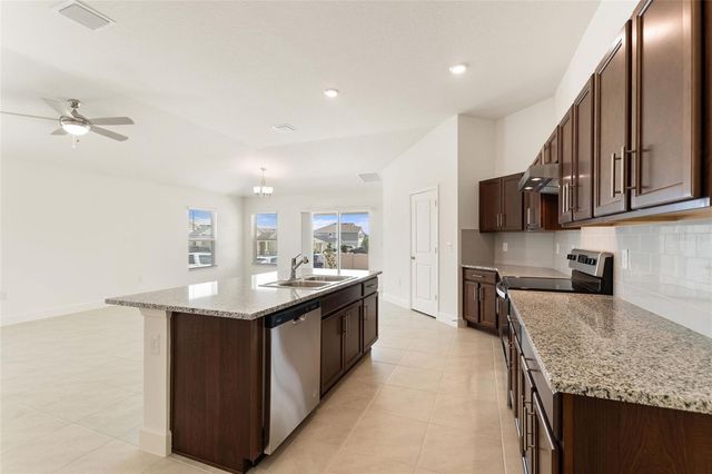 9239 WESTSIDE HILLS DR, Davenport, FL 33896