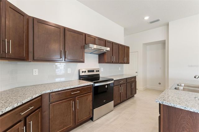 9239 WESTSIDE HILLS DR, Davenport, FL 33896