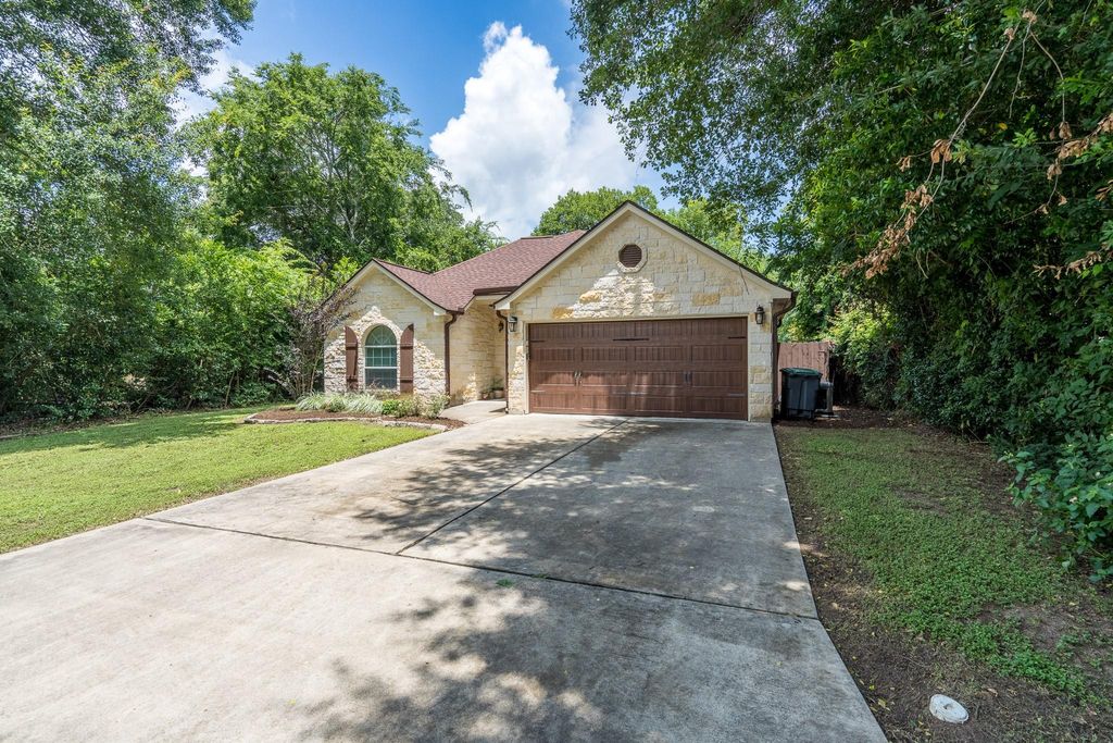 226 Foster Street, Tomball, TX 77375