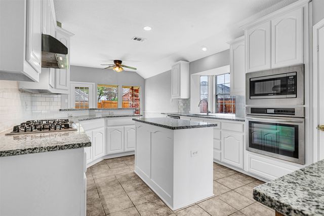 8105 Sawgrass Lane, Rowlett, TX 75089