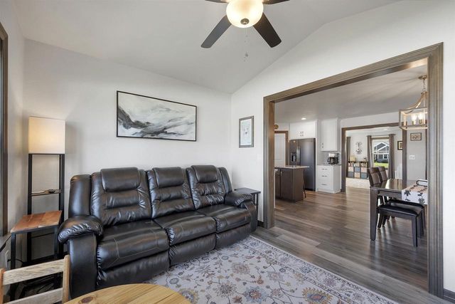 316 HIDDEN CREEK TRAIL, Green Bay, WI 54303