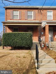 1927 21ST PL SE, Washington, DC 20020