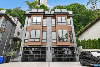 718 Undercliff Avenue, Edgewater, NJ 07020