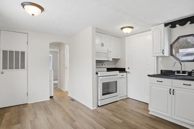 18 Maple Street 14, Pepperell, MA 01463