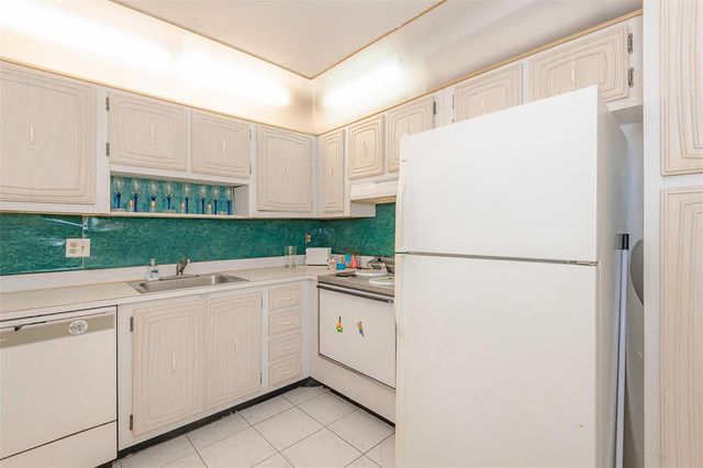 2861 Somerset Drive 317, Lauderdale Lakes, FL 33311