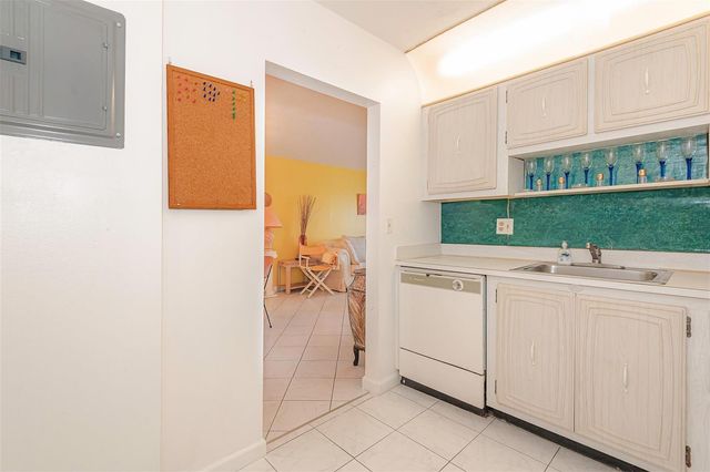 2861 Somerset Drive 317, Lauderdale Lakes, FL 33311
