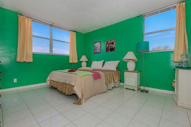 2861 Somerset Drive 317, Lauderdale Lakes, FL 33311
