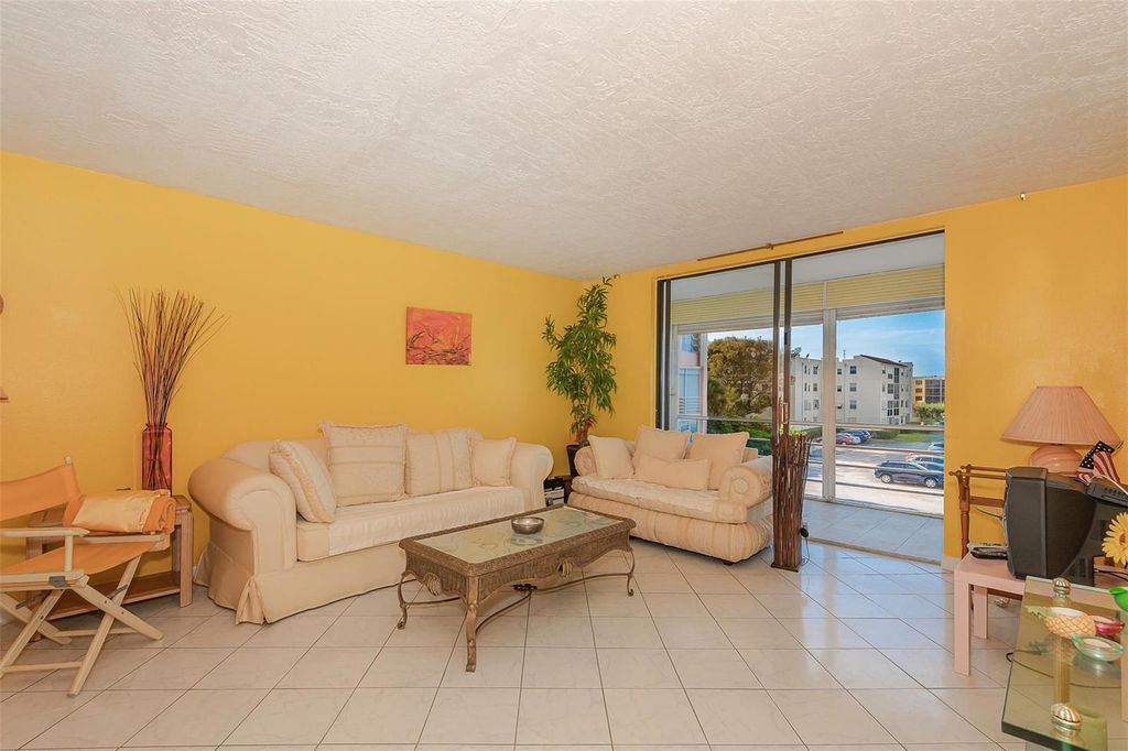 2861 Somerset Drive 317, Lauderdale Lakes, FL 33311