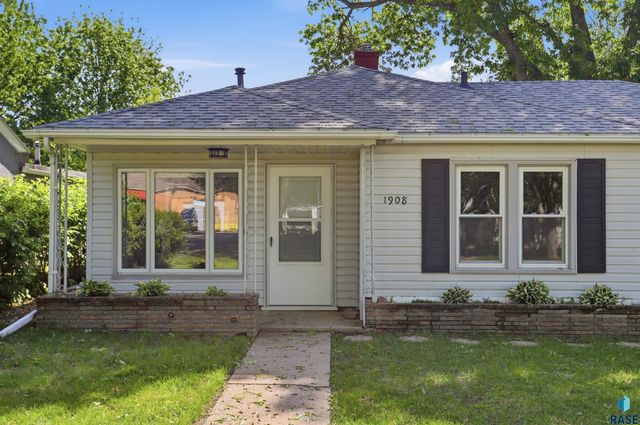 1908 S Lake Ave Avenue, Sioux Falls, SD 57105