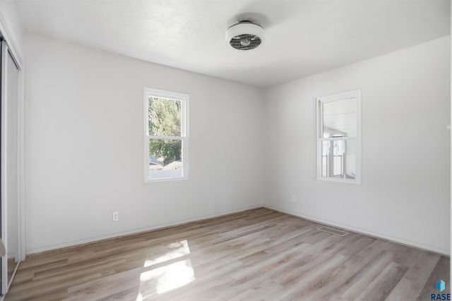 1908 S Lake Ave Avenue, Sioux Falls, SD 57105