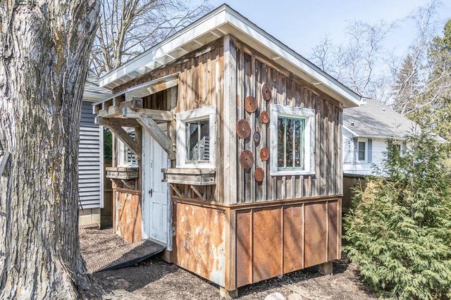 1406 LAWRENCE STREET, New London, WI 54961