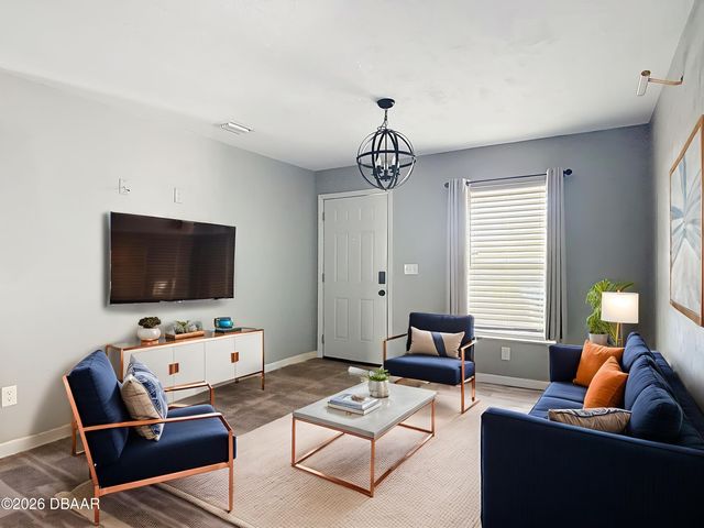 841 Hollywood Street, Daytona Beach, FL 32117