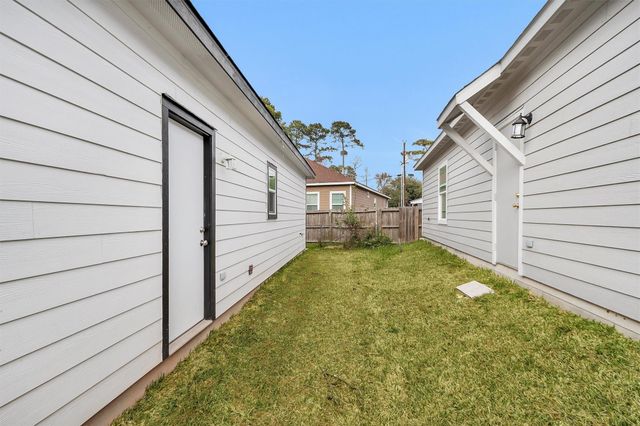16706 E Hammon, Montgomery, TX 77316