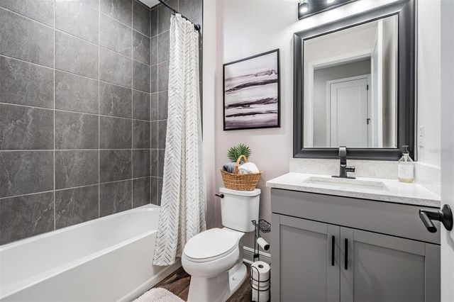 9206 ISABELLA CIRCLE, Parrish, FL 34219