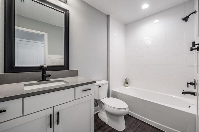 9206 ISABELLA CIRCLE, Parrish, FL 34219