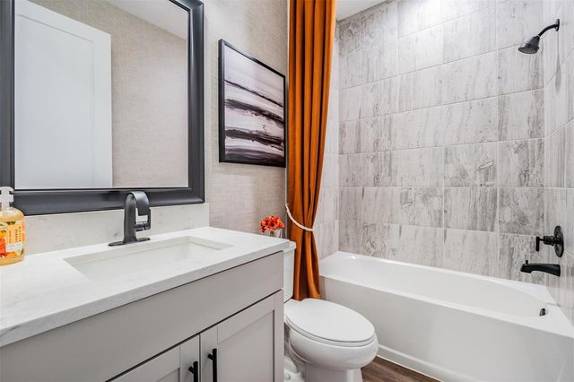 9206 ISABELLA CIRCLE, Parrish, FL 34219