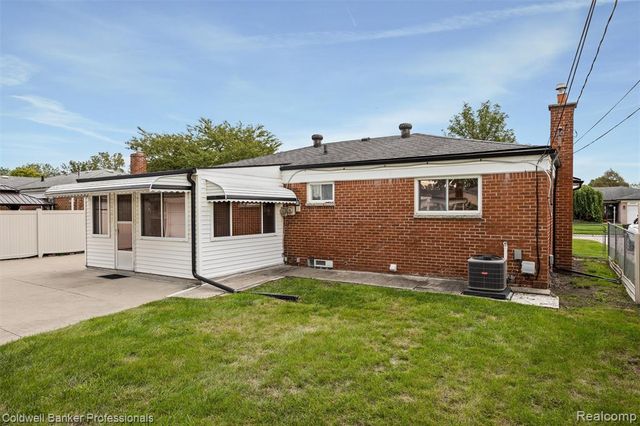 13323 Pomona Drive, Sterling Heights, MI 48312