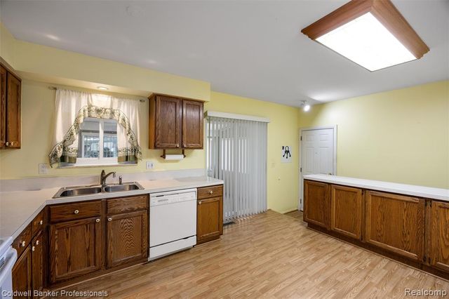 13323 Pomona Drive, Sterling Heights, MI 48312