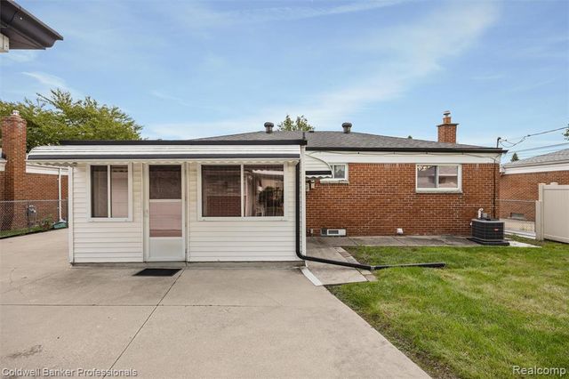 13323 Pomona Drive, Sterling Heights, MI 48312
