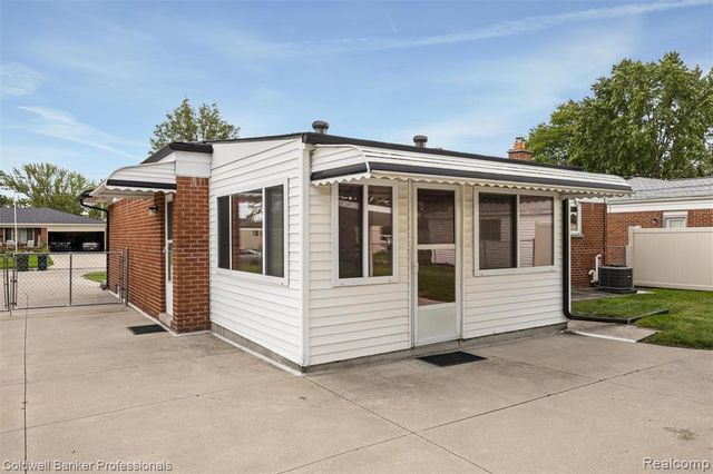 13323 Pomona Drive, Sterling Heights, MI 48312