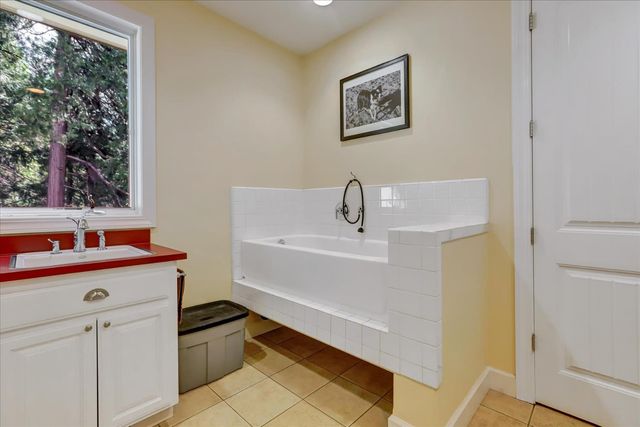 10973 Scotts Flat Dam Rd, Nevada City, CA 95959