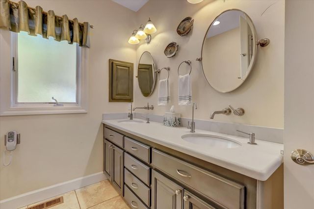 10973 Scotts Flat Dam Rd, Nevada City, CA 95959