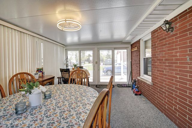 6804 Greenwood Rd, Louisville, KY 40258