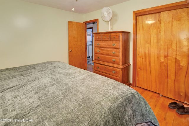 6804 Greenwood Rd, Louisville, KY 40258