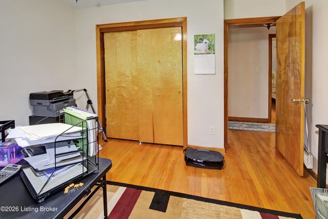 6804 Greenwood Rd, Louisville, KY 40258