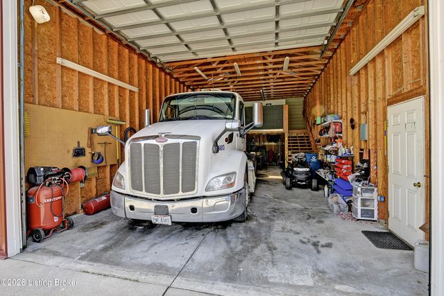6804 Greenwood Rd, Louisville, KY 40258