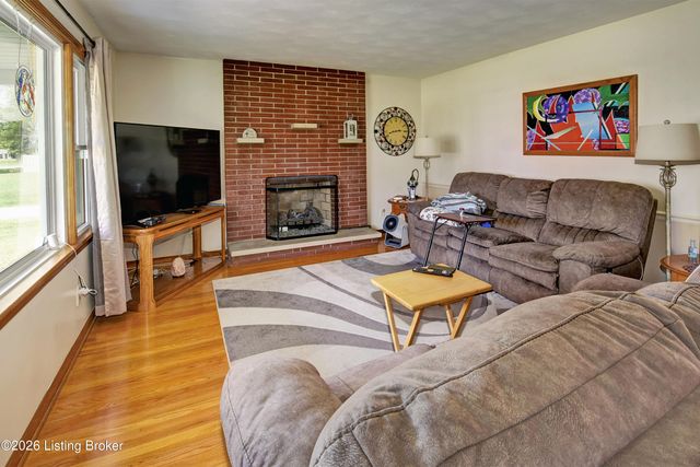 6804 Greenwood Rd, Louisville, KY 40258