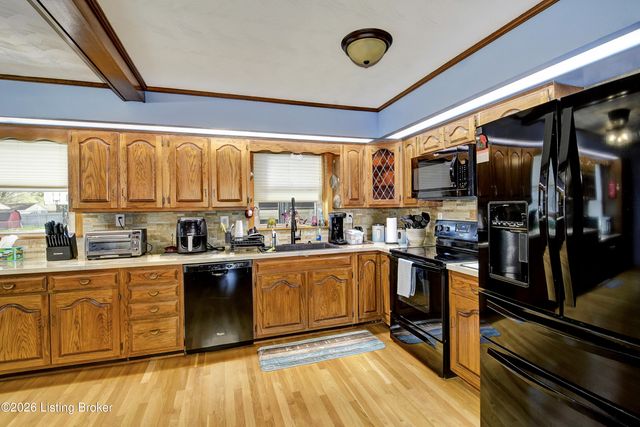 6804 Greenwood Rd, Louisville, KY 40258