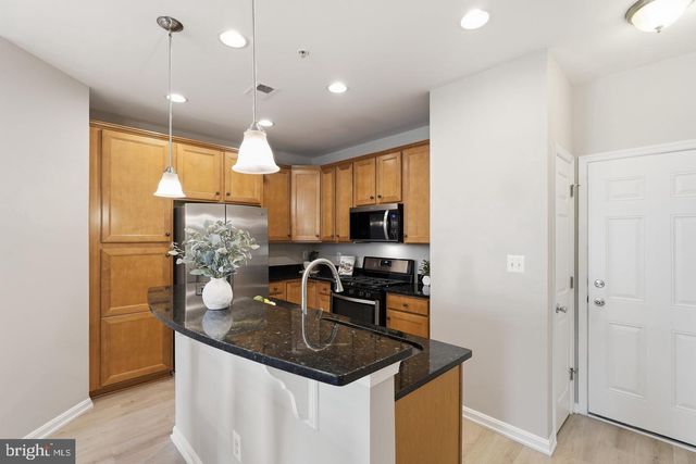 43851 KINGSTON STATION TER, Ashburn, VA 20148