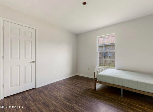 3421 N 10th Street, Ocean Springs, MS 39564