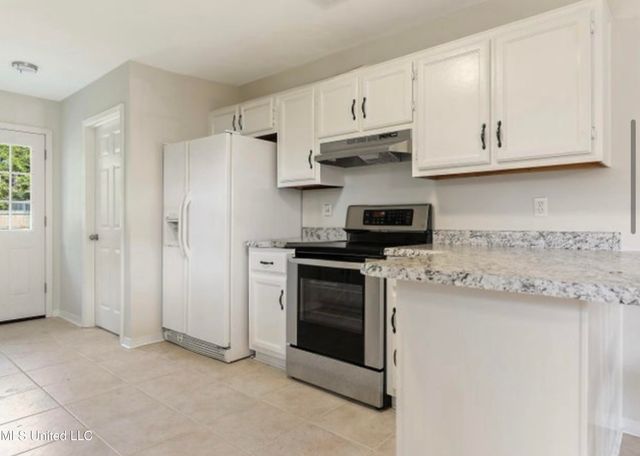 3421 N 10th Street, Ocean Springs, MS 39564