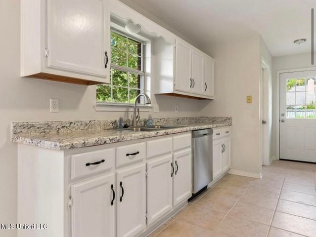 3421 N 10th Street, Ocean Springs, MS 39564