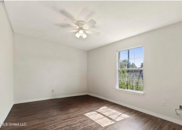 3421 N 10th Street, Ocean Springs, MS 39564