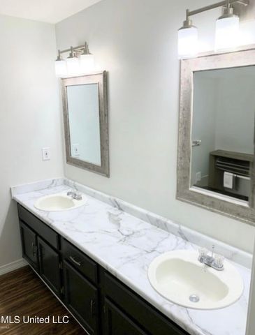 3421 N 10th Street, Ocean Springs, MS 39564